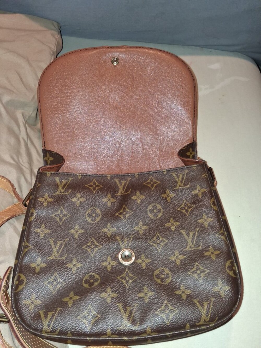 Louis Vuitton Monogram Saint Cloud GM - Picture 6 of 13